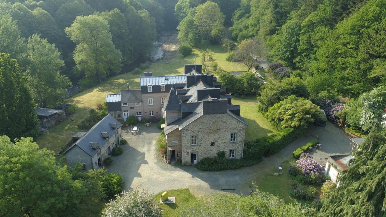 Domaine Des Papeteries Bed & Breakfast Plounevez-Moedec Exterior photo